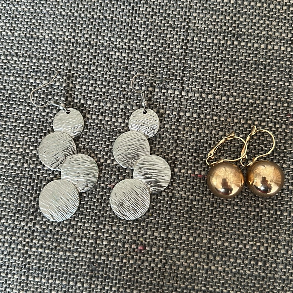 Set of 2 - Silver and gold tone circle earrings, new, party earrings